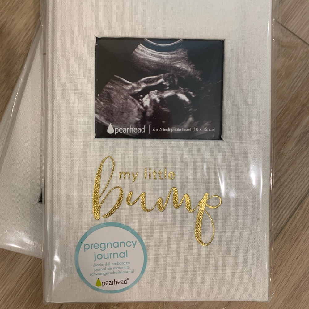 Pregnancy journal with sonogram photo insert